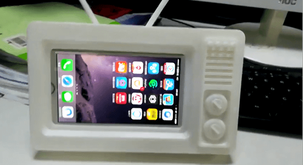 一技術宅的腦洞：3D打印復古電視機竟能‘吃掉’手機！